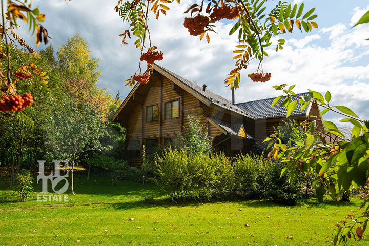 Дом 365 м² на участке 28,4 сот.