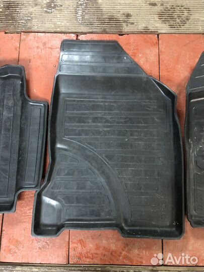Набор резиновых автомобильных ковриков LADA Vesta