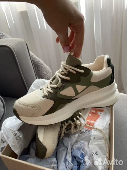 Кроссовки stradivarius женские