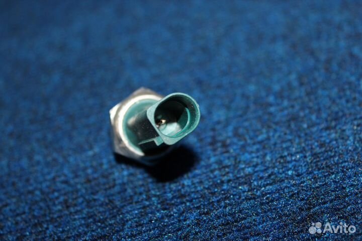 Датчик давления масла Октавия Фабия Пассат Поло