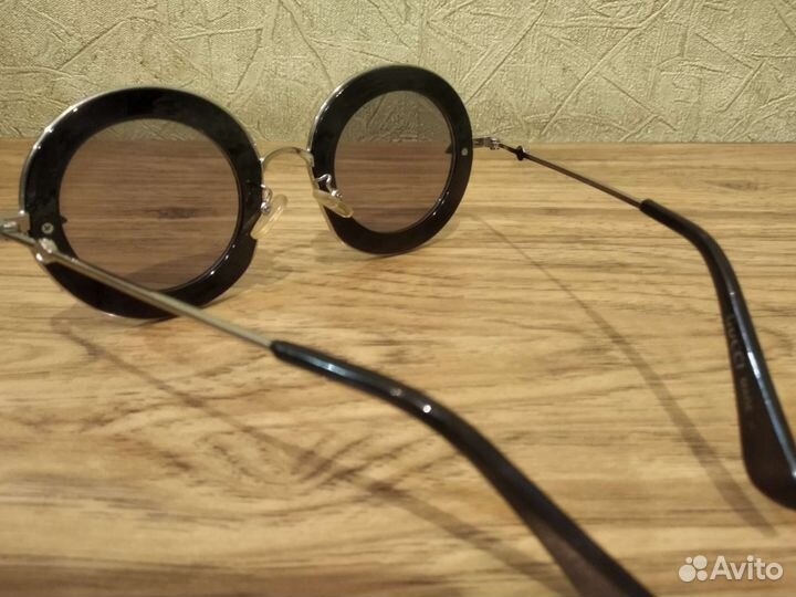 Солнцезащитные очки gucci