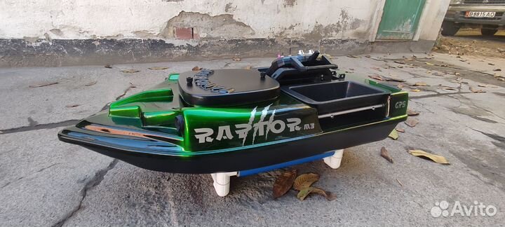 Кораблик для рыбалки Favorite raptor c GPS
