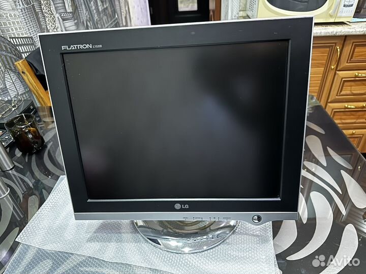 Монитор LG flatron L1500B