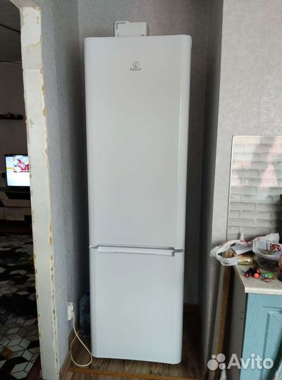 Холодильник бу indesit