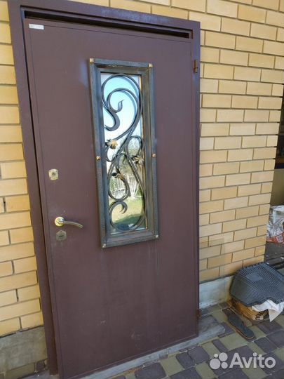 Дверь входная металлическая со стеклом бу