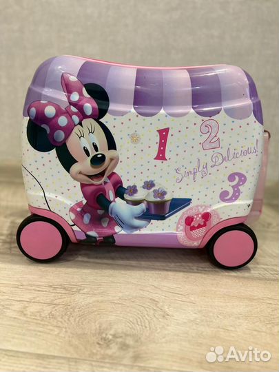 Чемодан на колесах детский