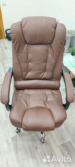 Компьютерное кресло с подножкой и массажем