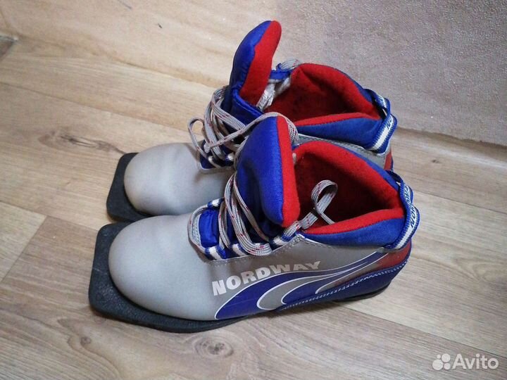 Лыжные ботинки