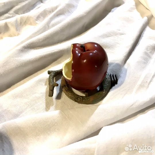 Кормушка яблочко для попугайчика