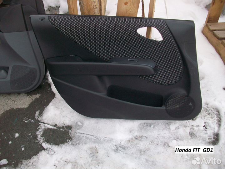 Обшивка двери на Honda FIT (Хонда Фит) GD1