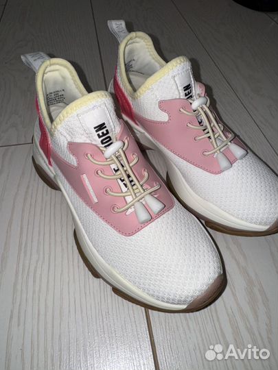 Кроссовки женские