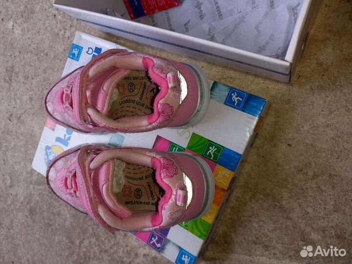 Кроссовки женские 25 размер на девочку