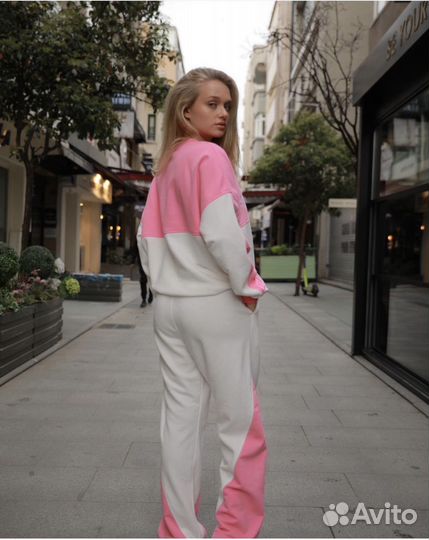 Спортивный костюм женский