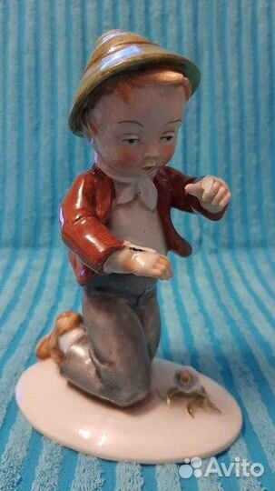 Статуэтка фарфоровая 