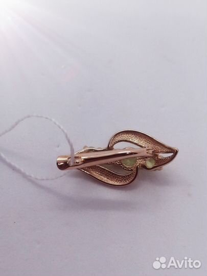 Золотые серьги с камнем