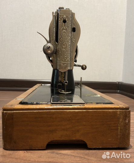 Швейная машина 