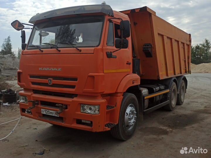 Водитель самосвала камаз