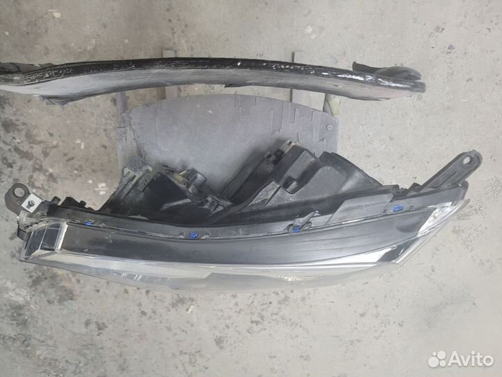 Фара левая Toyota RAV4 (2015 - н. в) LED