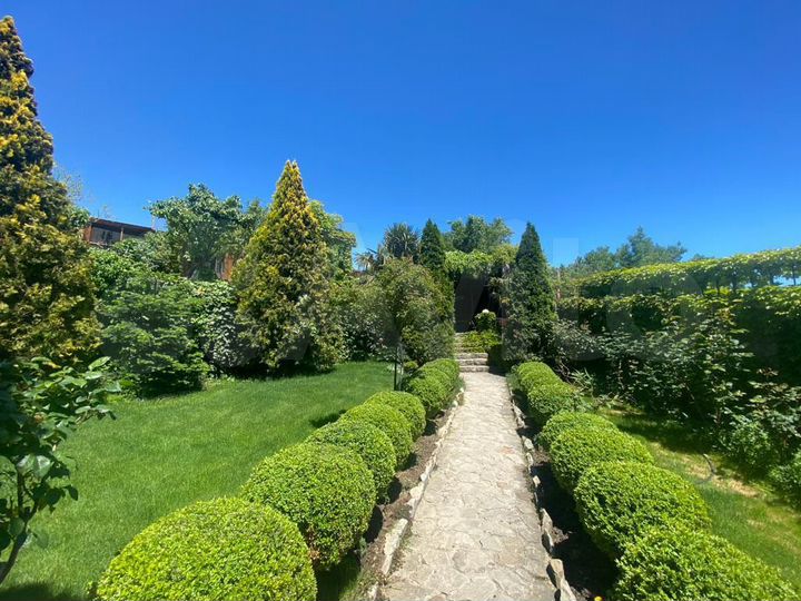 Дом 220 м² на участке 12 сот.