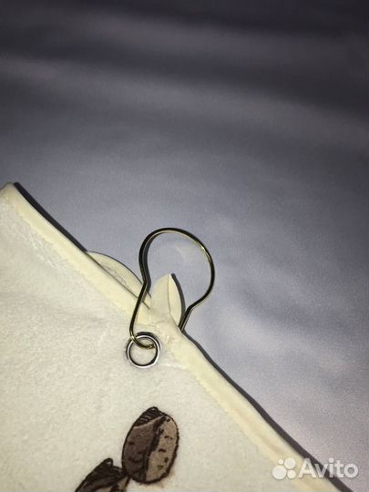 Кухонное полотенце с металлической петелькой