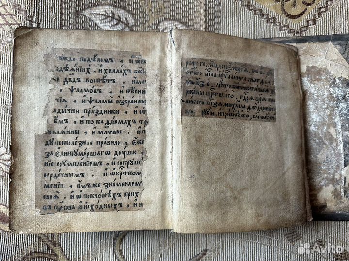 Коллекция старинных книг