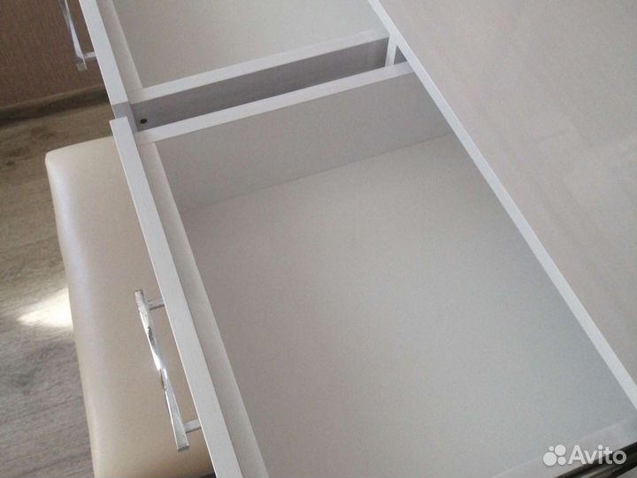 Туалетный столик комплект новый