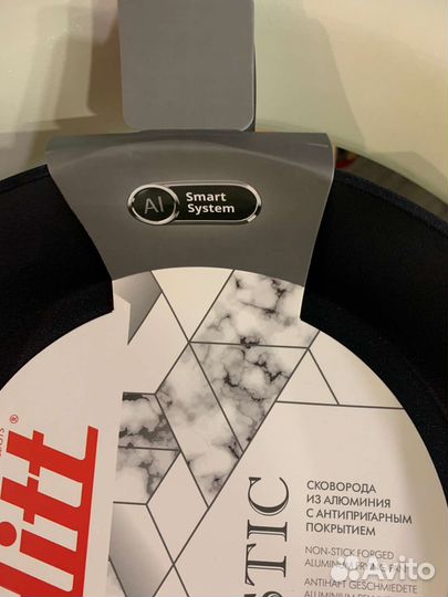 Сковорода с антипригарным покрытием новая