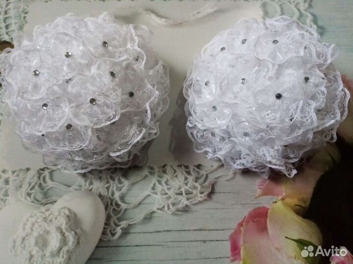 Белые пышные банты на 1 сентября