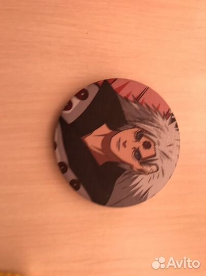 Значки и броши