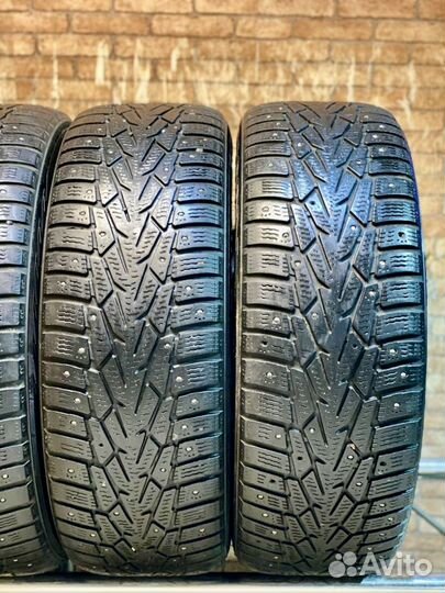 Nokian Tyres Hakkapeliitta 7 215/65 R16