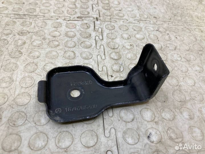 Кронштейн усилителя передний Mercedes-Benz