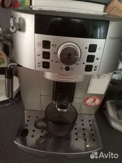 Кофемашина delonghi magnifica s