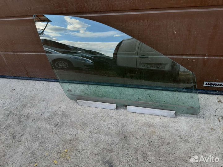 Volvo XC90 стекло переднее правое