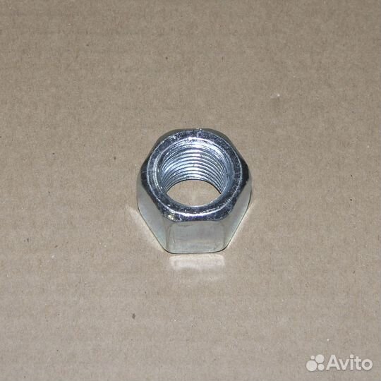 Гайка М 22*2,5 (Н27,5 S32) стремянки передней ура