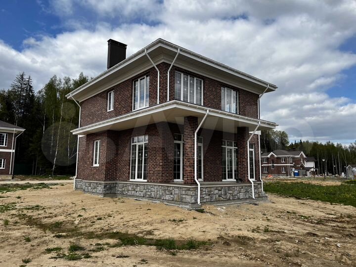 Коттедж 170 м² на участке 8,2 сот.