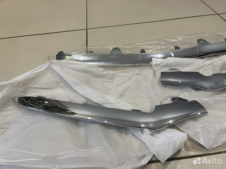 Хром накладка переднего бампера Mercedes W212 AMG