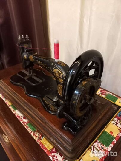 Антикварная швейная машина Singer