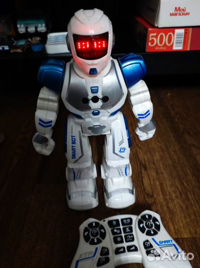 Робот на пульте управления