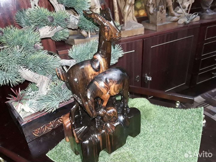 Деревянная статуэтка