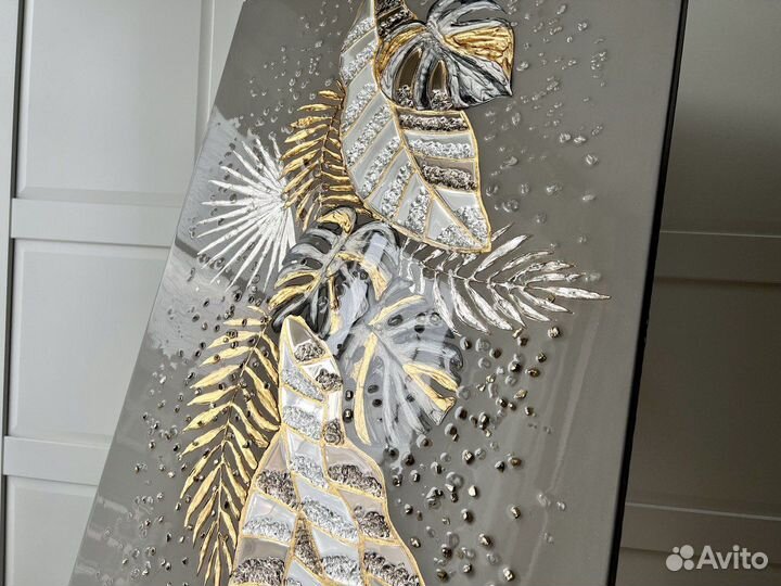 Большая картина с тропическими листьями