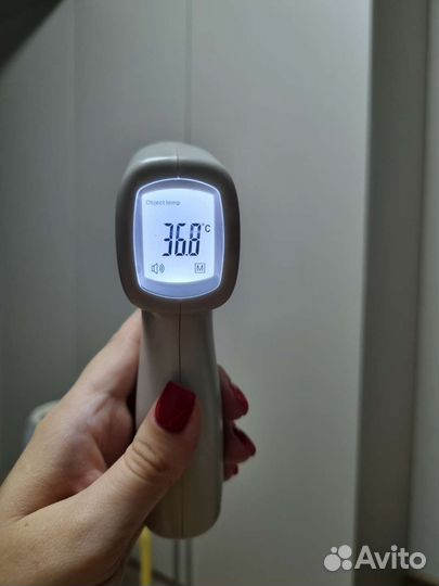 Бесконтактный инфракрасный термометр
