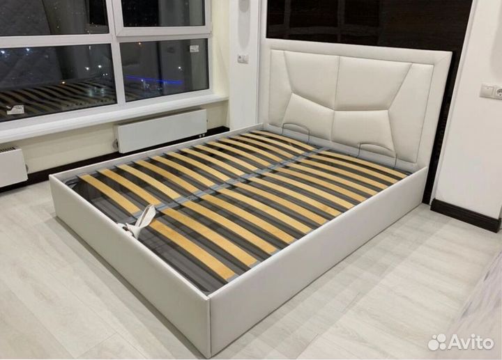 Кровать с подъемным механизмом