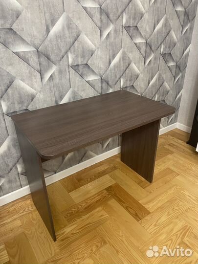 Детский письменный стол