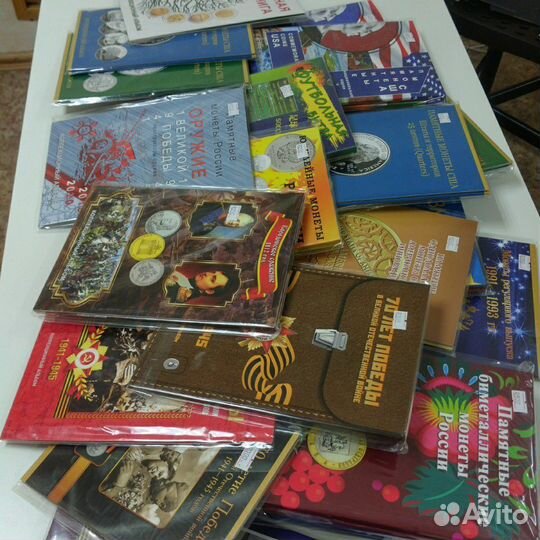 Альбомы для монет и банкнот в ассортименте