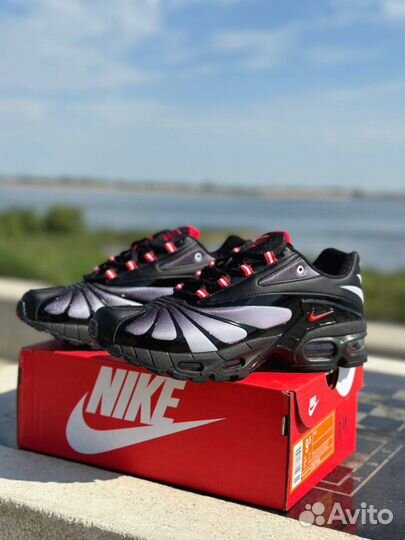 Кроссовки Nike TN plus black and red