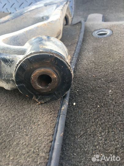 Рычаг передний нижний левый Porsche Cayenne 2003