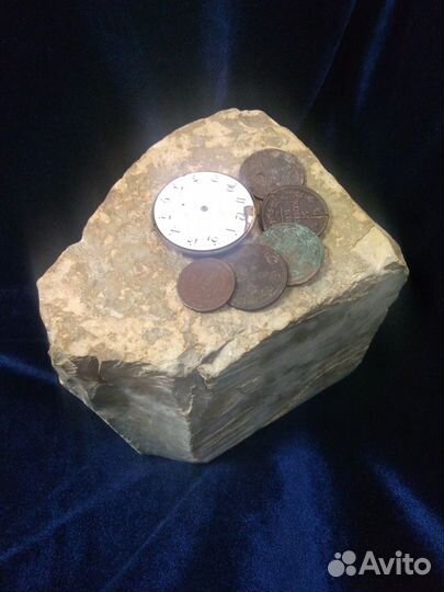 Камень в аквариум или на капусту. Драгоценный :)