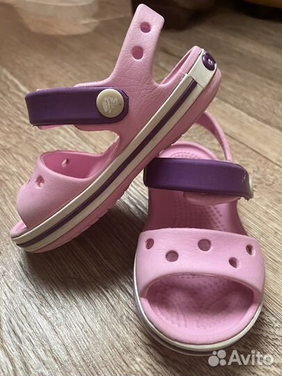 Сандалии для девочки Crocs