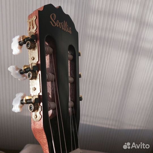 Классическая гитара шестиструнная