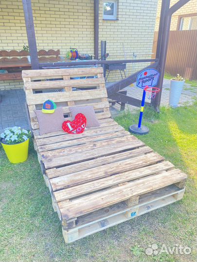 Лежаки, кресла из поддонов для интерьеров